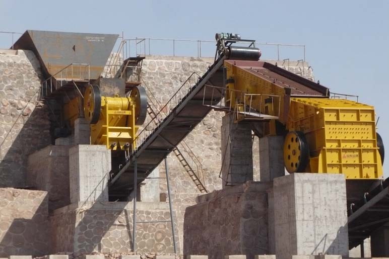 CRUSHING STONES PLANT